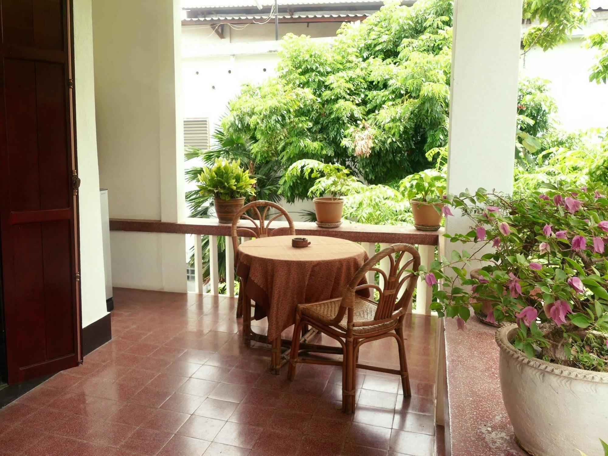 Lani'S House By The Ponds Hotell Vientiane Eksteriør bilde